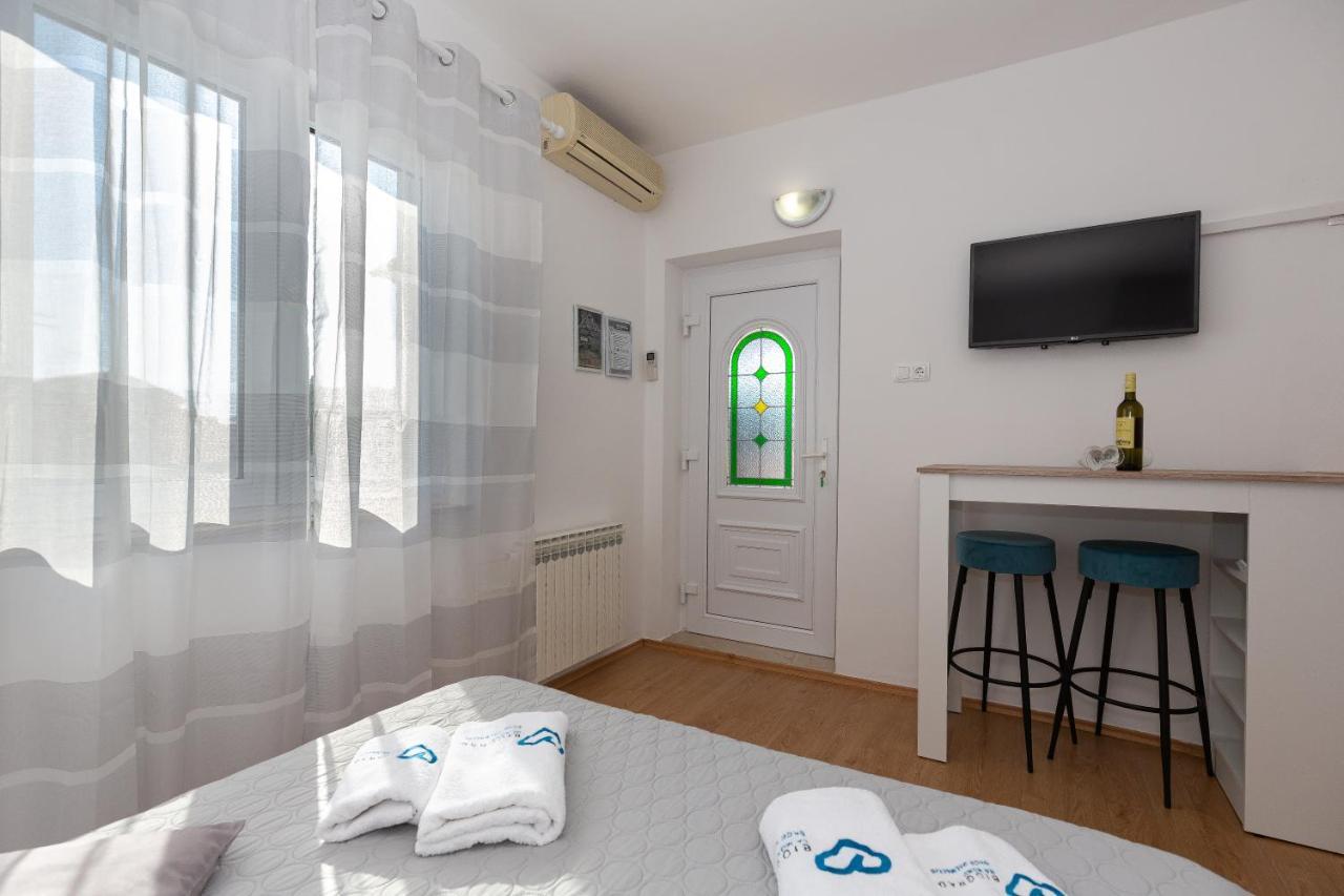 Apartments Tolic Biograd Na Moru Exterior photo