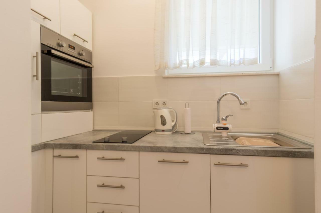 Apartments Tolic Biograd Na Moru Exterior photo