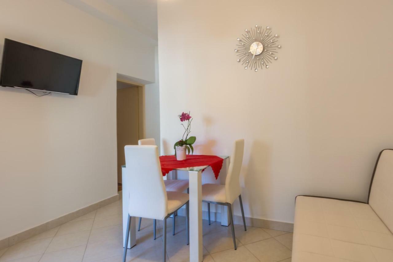 Apartments Tolic Biograd Na Moru Exterior photo